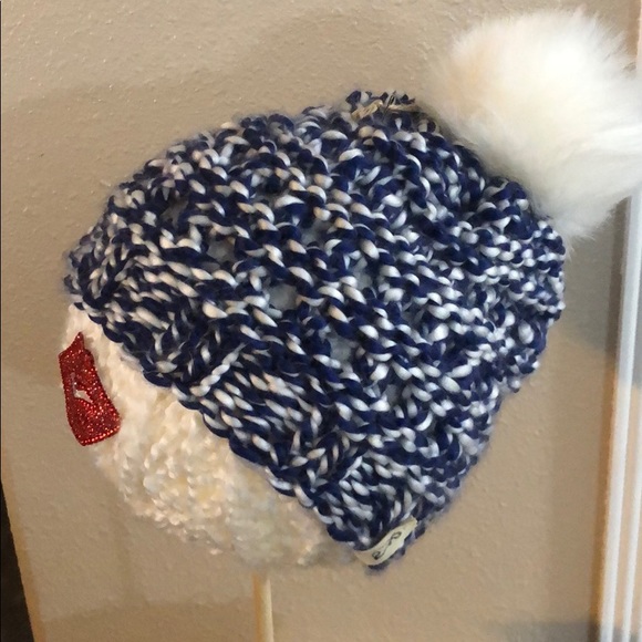 Detailed Patterned Crochet Navy/White Hat W/PomPom - Picture 3 of 4